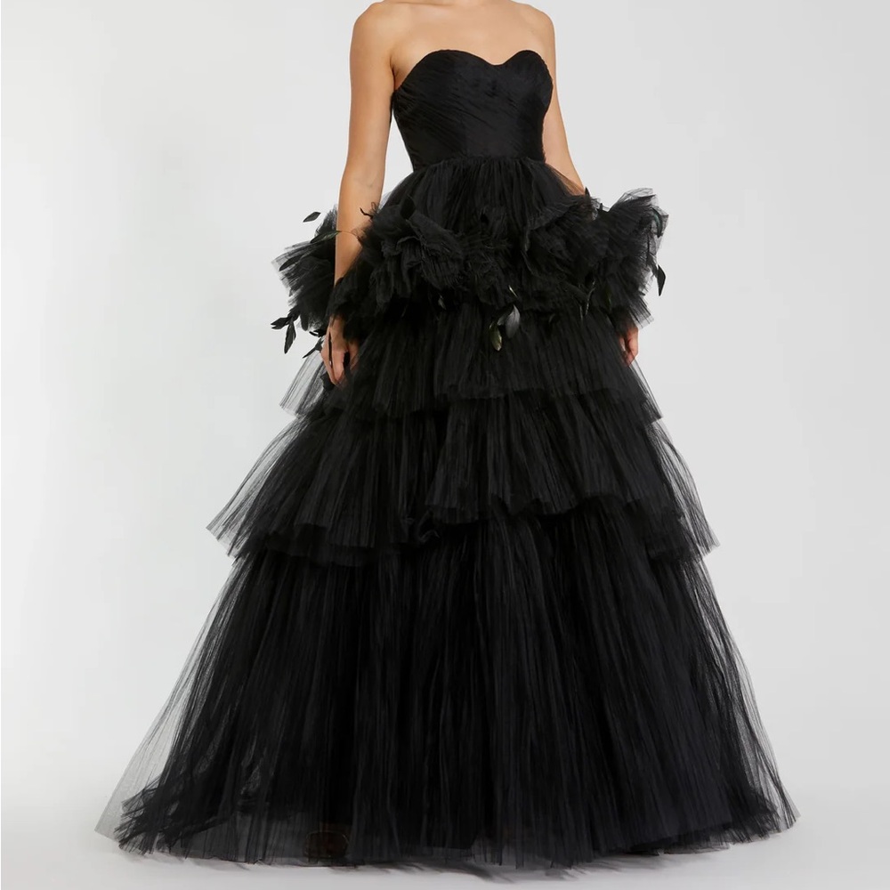 Mac Duggal Black Strapless Sweetheart Tulle Gown w. Feather Detail 20572 Size 4